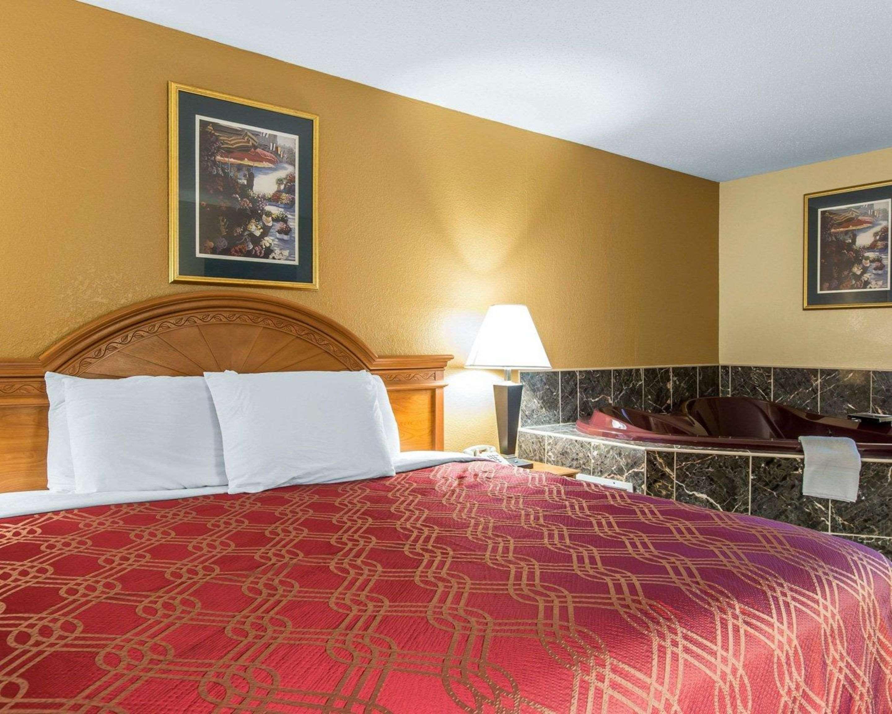 Econo Lodge Dalton Extérieur photo