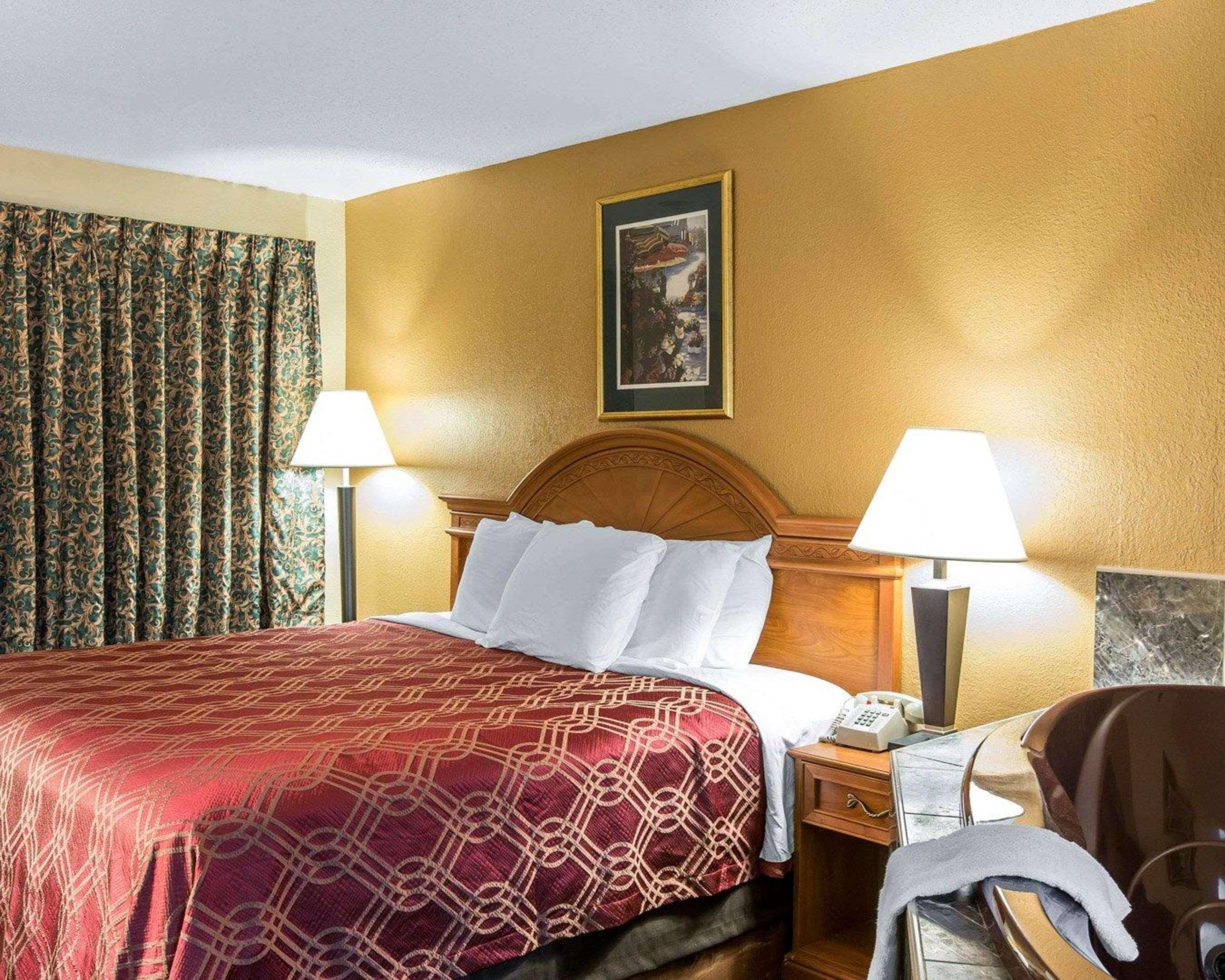 Econo Lodge Dalton Extérieur photo